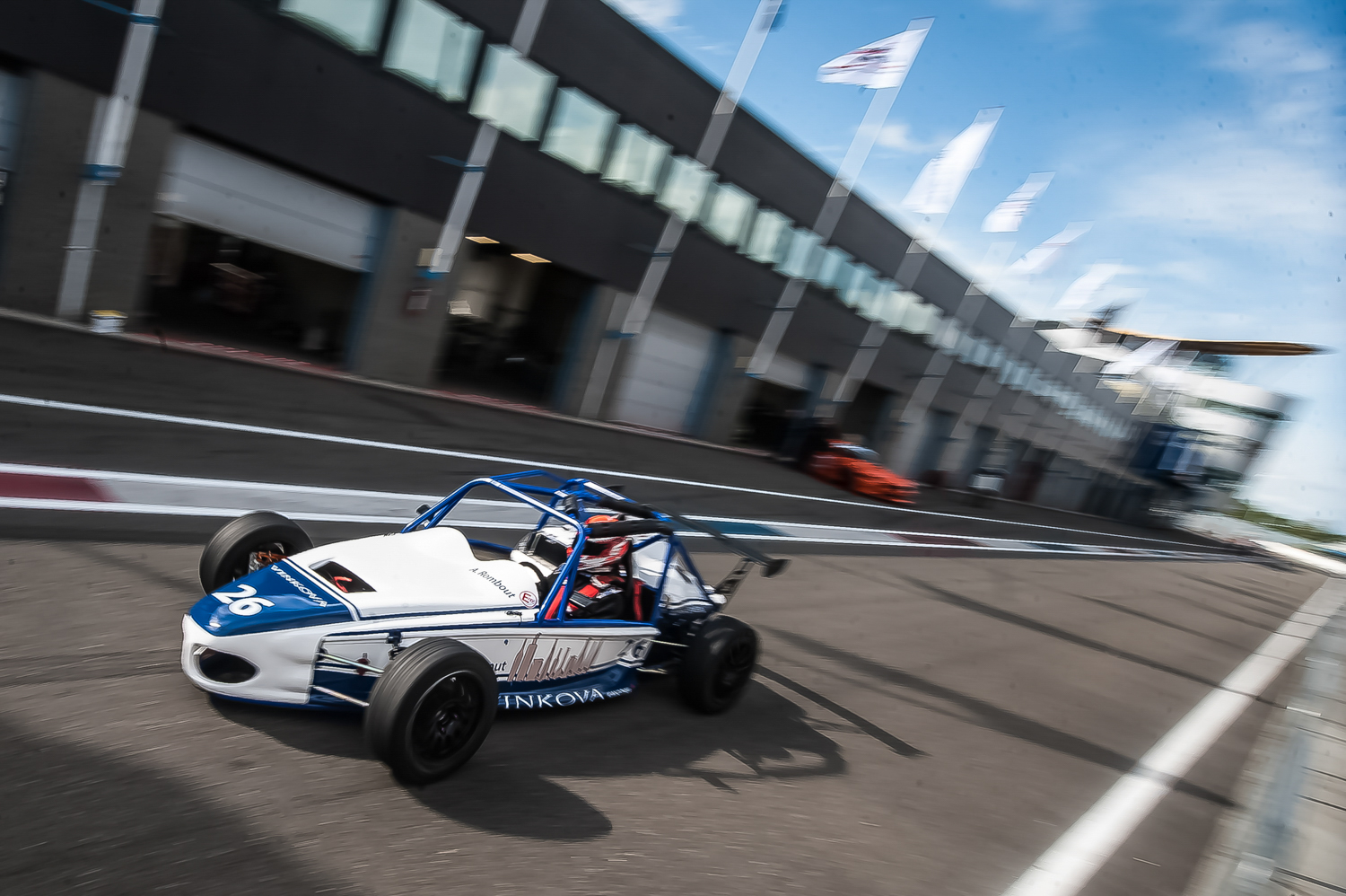 Avenger Cup pitlane in Assen